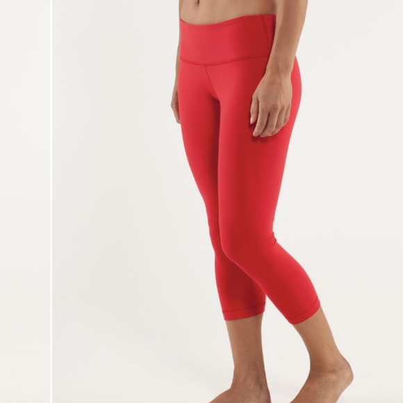 Lululemon Wunder Under Crop Currant like new - Picture 3 of 11